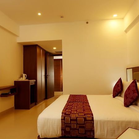 阿卡迪亚摄政大酒店 Alappuzha 外观 照片